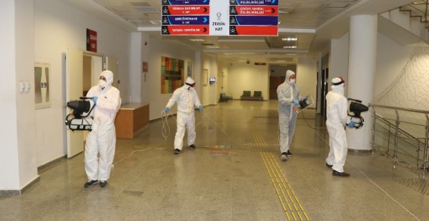 Şanlıurfa Büyükşehir her alanda dezenfekte çalışmalarına devam ediyor.