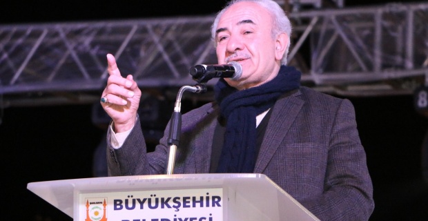Yazar Vehbi Vakkasoğlu'nun söyleşisi ve Muzaffer Gürler'in ilahi dinletisiyle Şanlıurfalıları coşturdu.