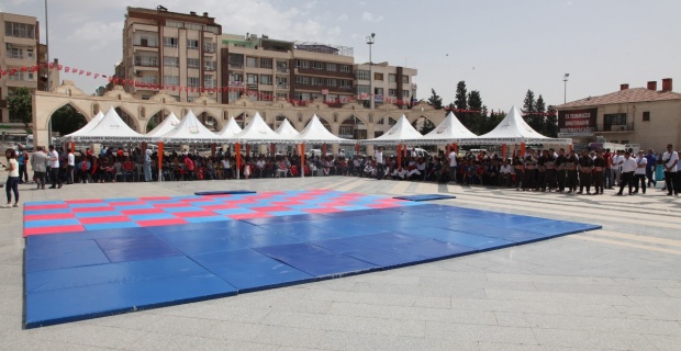 19 Mayıs Atatürk’ü Anma Gençlik ve Spor Bayramı Şanlıurfa’da çeşitli etkinliklerle kutlandı.