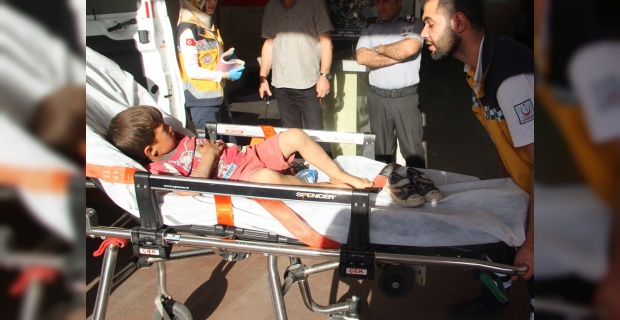 Otomobilin çarptığı Suriyeli çocuk yaralandı