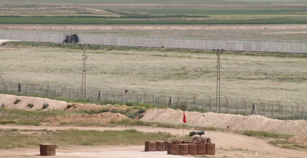 Sınırda güvenlik kuleleri ve mevziler yapılıyor