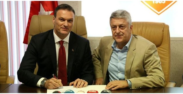 Samsunspor’da Özalan imzaladı.
