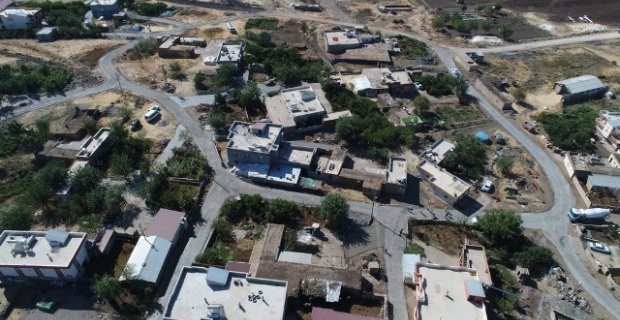 Siverek Belediyesi,Kırsal mahallelerde beton yol çalışmalarını sürdürüyor.