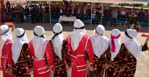 Viranşehir’de  İlköğretim Haftası dolayısıyla kutlama programı düzenlendi.