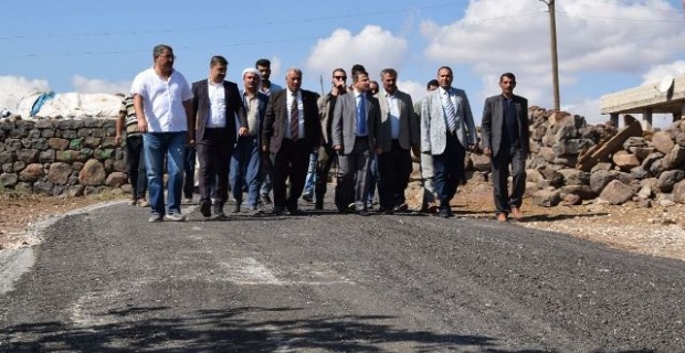 Viranşehir Belediyesi yol yapım çalışmalarına tüm hızıyla devam ediyor.