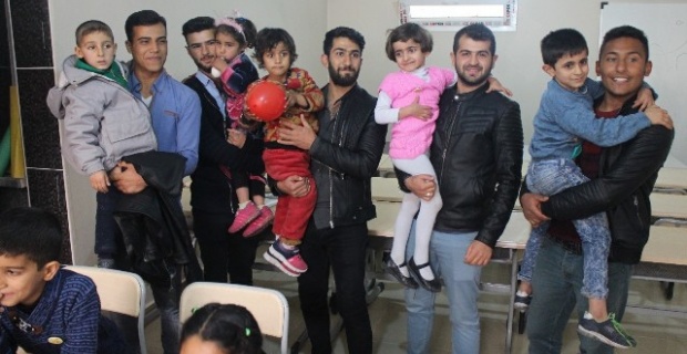 Harran Üniversitesi Öğrencileri Yetim Çocukları Ziyaret Etti