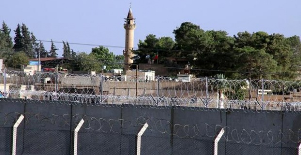 Tel Abyad'a Terör Örgütünün Bez Parçaları Asıldı