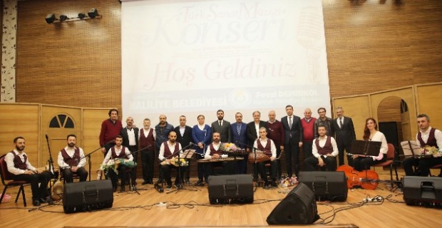 Türk Sanat Müziği Konseri, dinleyenlerin büyük beğenisini topladı.