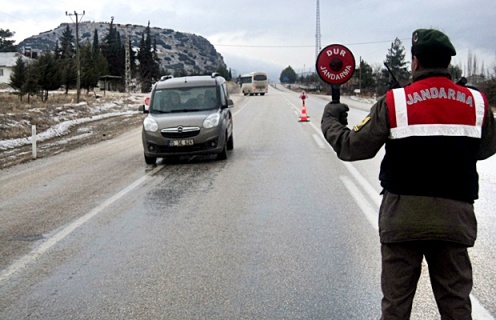 Trafik kural ihlaline Jandarma'dan Dur.