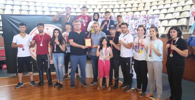 Haliliye Belediyespor Kick Boks Takımı Şampiyon