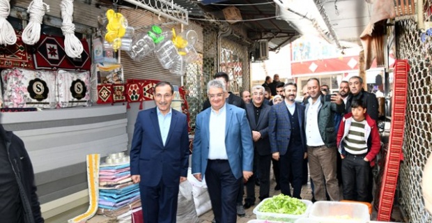 Adıyaman Valisi Pekmez,Tesbihçiler Pazarı esnafını ziyaret etti
