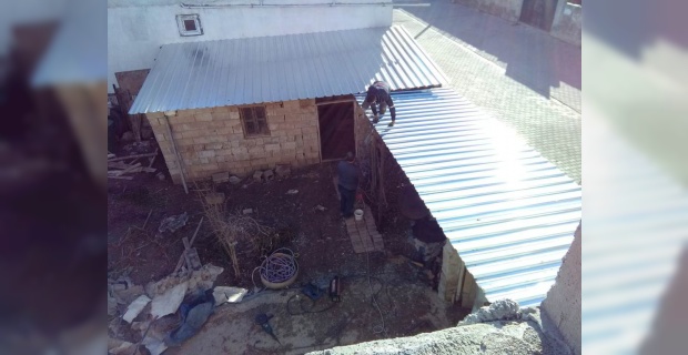 Akçakale'de ihtiyaç sahibi ailenin evi bakım ve onarımı yapılarak, yenilendi.