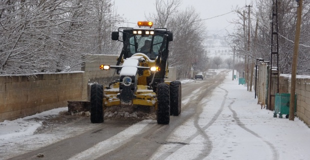 Bozova Belediyesi "karla mücadele aralıksız olarak devam ediyor"