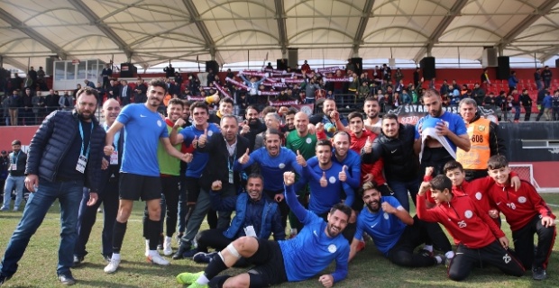 Karbel Karaköprü Belediyespor tek golle 3 puanın sahibi.