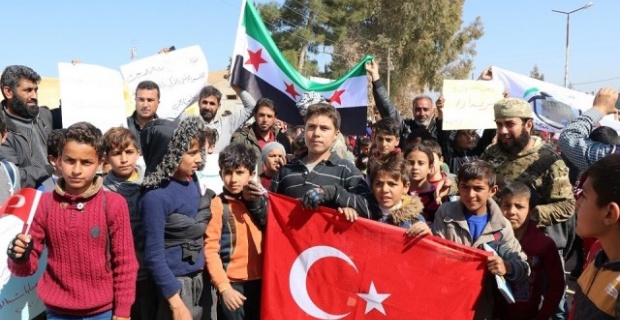 Telabyad’da Binlerce Kişi Şehitler ve Türkiye İçin Toplandı