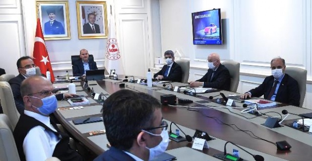 Bakanı Soylu'nun başkanlığında video konferans yöntemiyle Güneydoğu Anadolu Bölgesi Güvenlik Toplantısı gerçekleştirildi