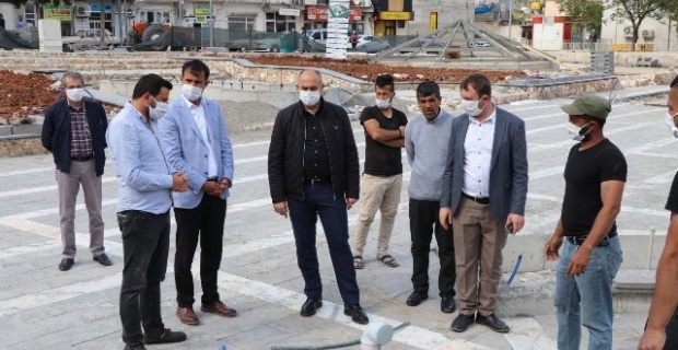 Başkan Aksoy "Yapımı devam eden Yeni Kent Meydanı Parkında incelemelerde bulundu"