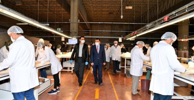 Başkan Gürkan,maske üretimi yapan firmalarda incelemelerde bulundu.