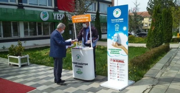 Malatya Yeşilyurt Belediyesi "maske dağıtımı gerçekleştirerek, bilgilendirme broşürü dağıttık"