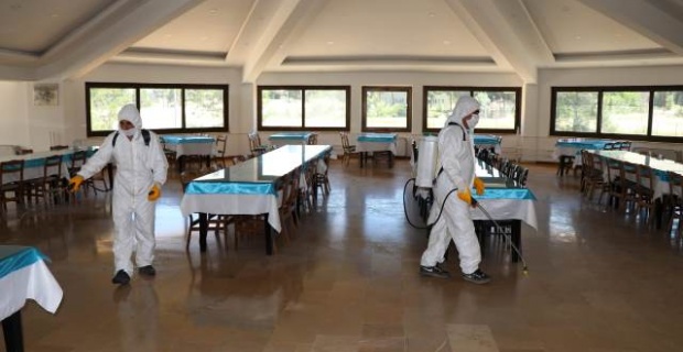 Bozova Belediyesi Korona virüs ile mücadele kapsamında dezenfekte çalışmalarına titizlikle devam ediyor.