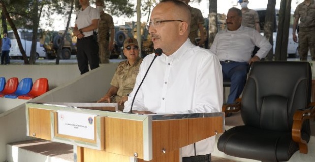 Siirt Valisi Atik jandarma Alay komutanlığında bayramlaşma törenine katıldı.