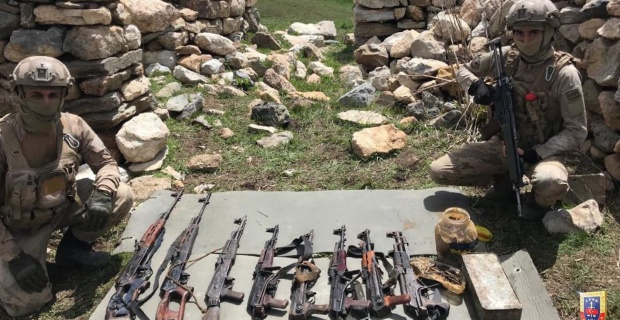 Şırnak'ta çok sayıda silah,mühimmat ile örgütsel malzeme ele geçirildi.