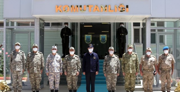 Bakan Akar ve TSK Komuta Kademesi, 23’üncü Piyade Tümen Komutanlığında birliklerin komutanlarıyla toplantı yaptı.