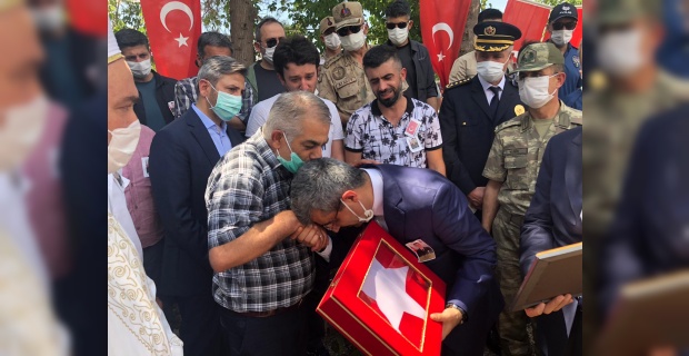 Bakan Yardımcısı Bağlı Şehit Piyade Teğmen Yunus Gül'ün ailesine başsağlığı diledi.