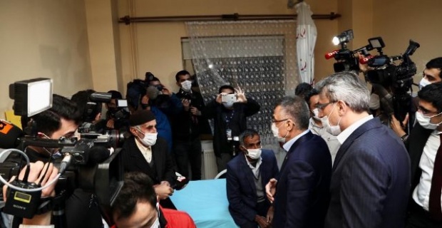 Cumhurbaşkanı Yardımcısı Oktay,Karlıova Devlet Hastanesinde tedavi gören yaralıları ziyaret etti..