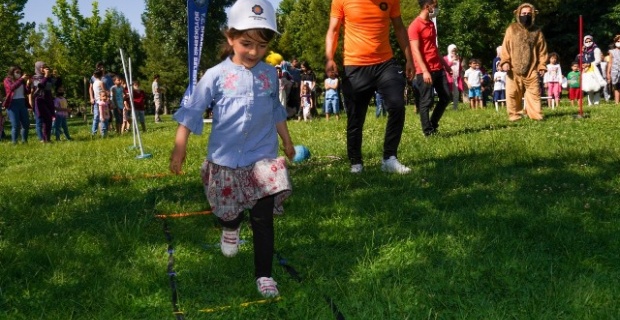 Diyarbakır Büyükşehir Belediyesi çocuklara neşeli anlar yaşattı