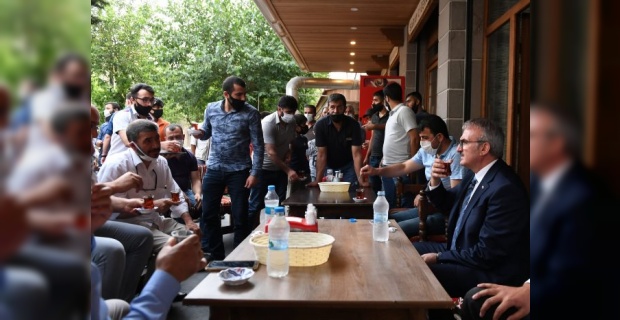 Diyarbakır Valisi Karaloğlu "Gazi Caddemizde vatandaşımızla hasbıhal ettik"