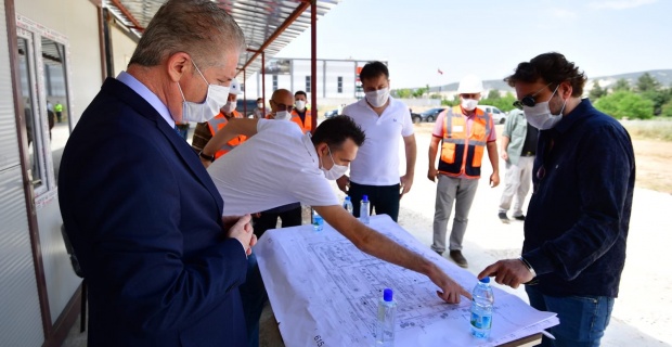 Gaziantep Valisi Gül,AFAD hizmet binası inşaat alanında incelemelerde bulundu.