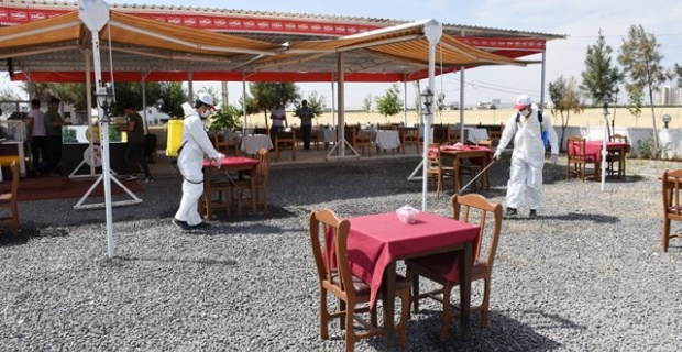 Hilvan'da restoran, cafe, kıraathane ve çay bahçeleri dezenfekte edildi.