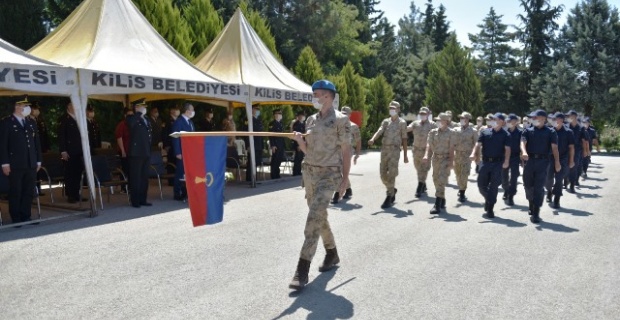 Kilis Valisi Soytürk,İl Jandarma Komutanlığında askerlerin yemin törenine katıldı.