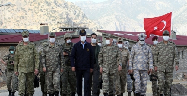 Millî Savunma Bakanı Akar "Teröristlerin İnlerine Girildi"