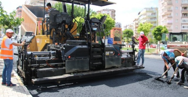 Şanlıurfa Büyükşehir,asfaltlama çalışmalarına hız kesmeden devam ediyor.