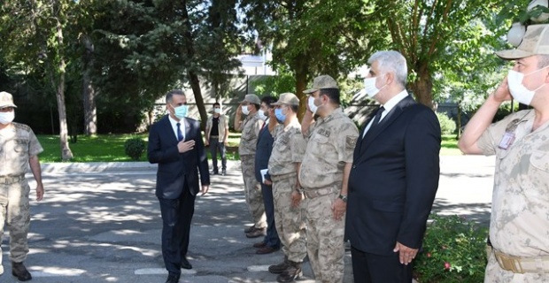 Adıyaman Valisi Çuhadar,İl Jandarma Komutanlığını ziyaret etti.
