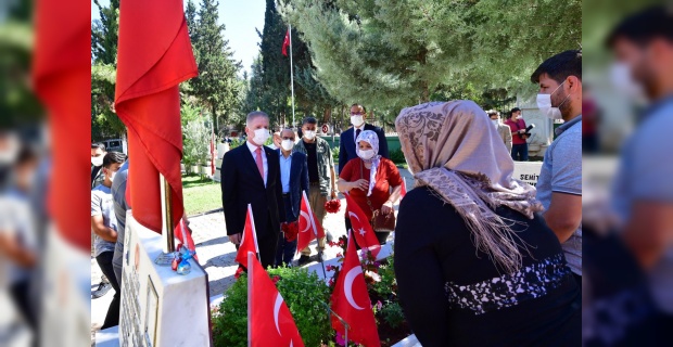 Gaziantep Valisi Gül "Şehitlerimizi dualarla andık"