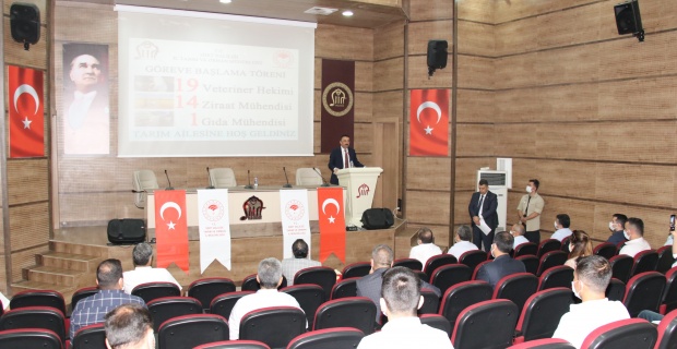 Vali Hacıbektaşoğlu,Siirt'e ataması yapılan 35 teknik ve sağlık personeli ile bir araya geldi.