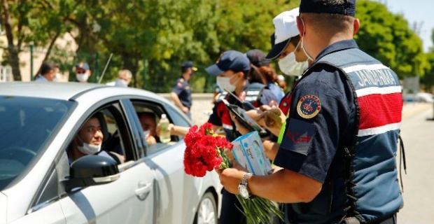 Jandarma "Tüm sürücü ve yolcularımıza kazasız günler"