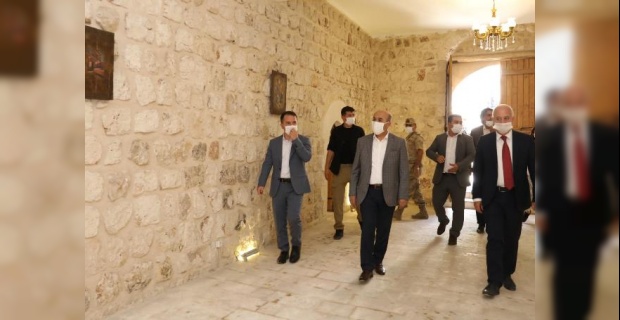 Vali Demirtaş,Savur Kültür Merkezini ziyaret etti