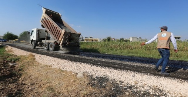 Haliliye Belediyesi, kırsal mahallelerde yol asfaltlama çalışmalarına devam ediyor.