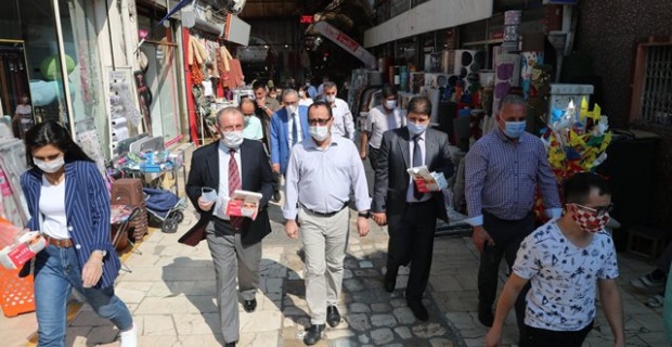 Hatay Vali Vekili Tetikoğlu,maske takılması konusunda uyarıda bulundu.
