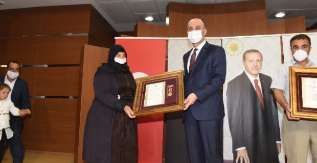 Şanlıurfa’da Şehit Aileleri ve Gazilere Devlet Övünç Madalyası ve Beratı Verildi