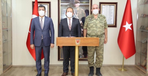 Şırnak Valisi Pehlivan ve Belediye Başkanı Yarka,Tuğgeneral Canbaş’ı ziyaret ettiler