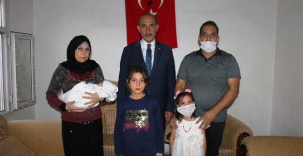 Başkan Yalçınkaya, Barış Pınarı Harekatının ilk şehidi 9 aylık Suriyeli bebeğin ölüm yıldönümünde ailesini ziyaret etti.