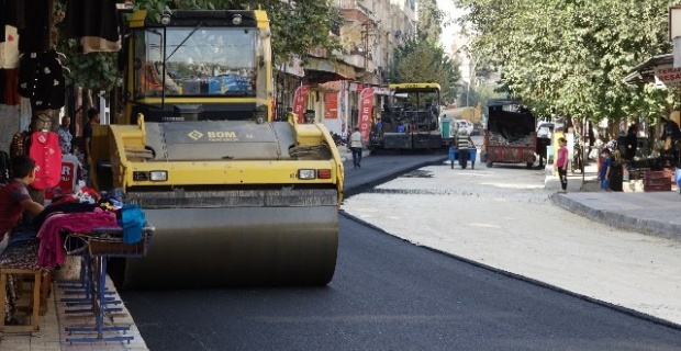 Şanlıurfa Bostancılar Caddesi yolu sıcak asfaltla buluştu