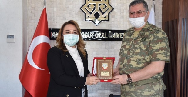 Tümgeneral Arslan Rektör Karabulut’u ziyaret etti