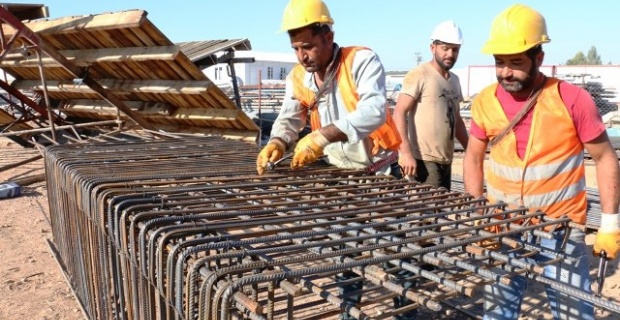 Akçakale'de (TOKİ) Projesi’nde inşaat yükselmeye devam ediyor.