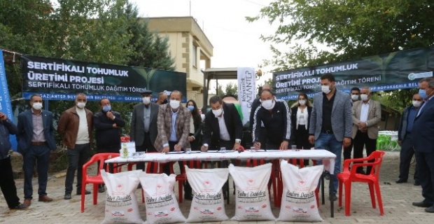 Gaziantep Büyükşehir Belediyesi "8 çiftçimize 20 bin kilogram orijinal tohum dağıttık"
